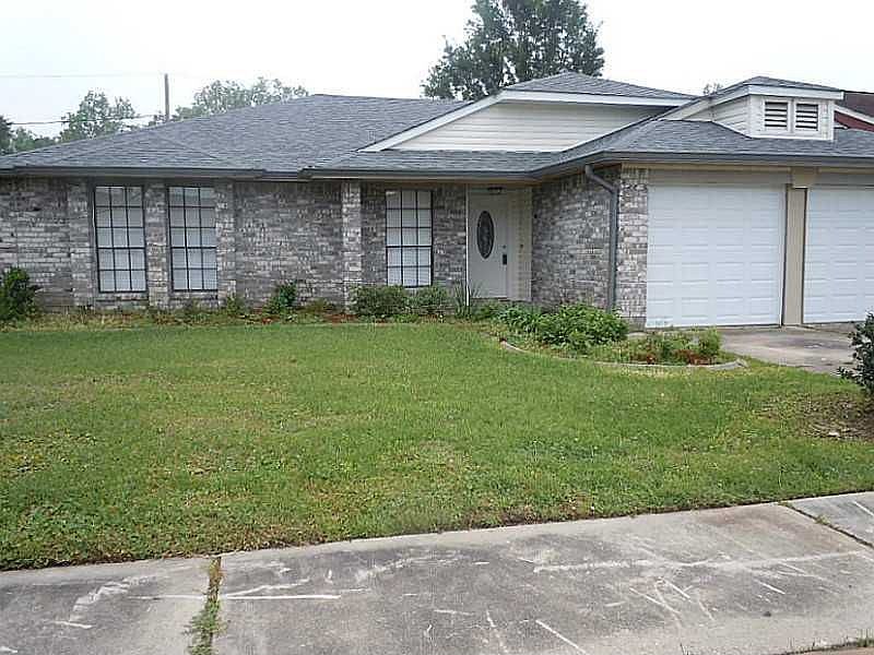 1st image of 2604 Lexington Dr