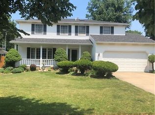 25032 Tara Lynn Dr, North Olmsted, OH 44070