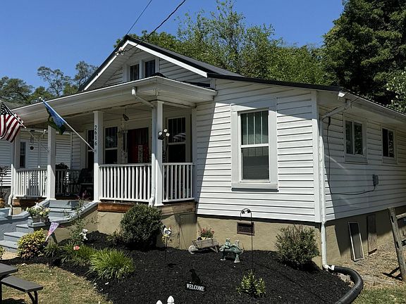 3rd image of 2616 King St NE