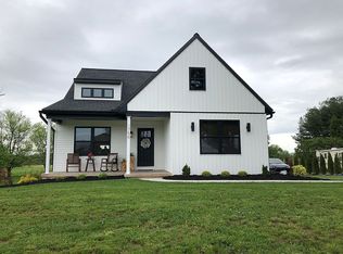 1756 Gish Rd, Manheim, PA 17545