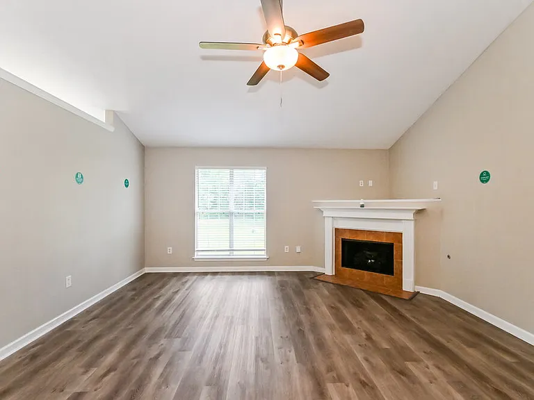 1540 Madison Cv W — Photo 3