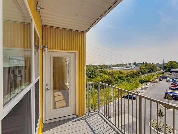 4th image of 400 Herron Dr #415