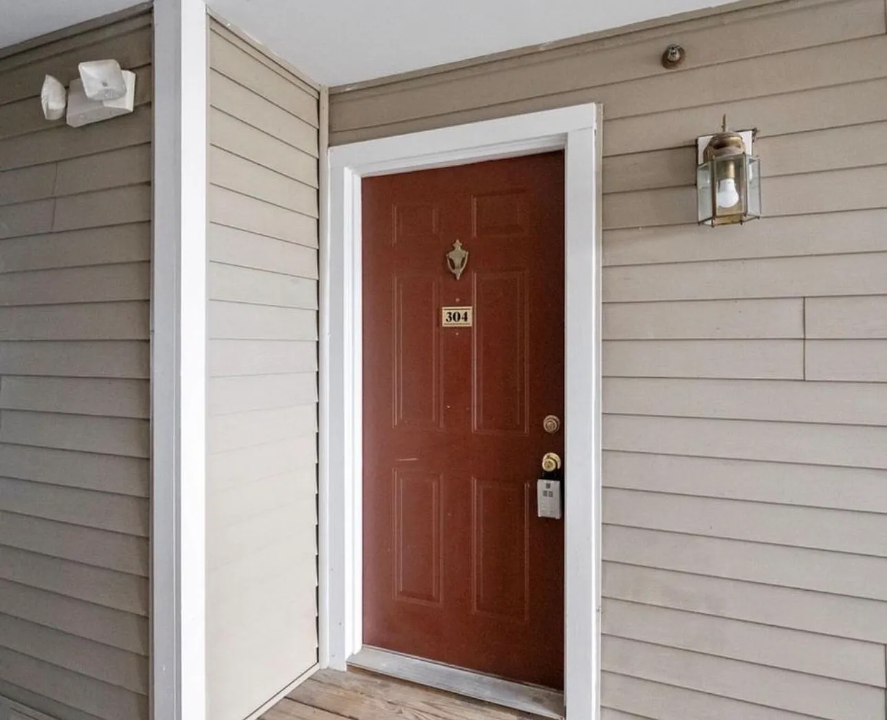 2 bed, 1091 sqft, $2,200 — Photo 1