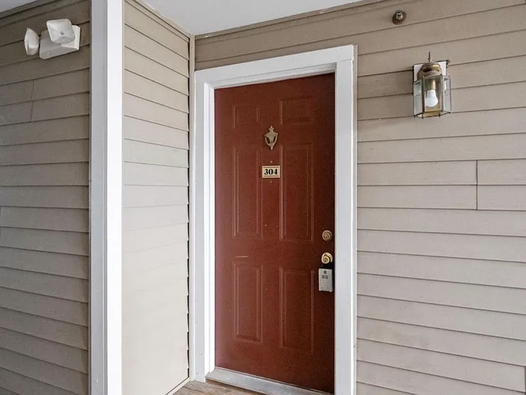 8095 Lacy Dr #304 — Photo 1