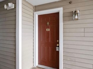 8095 Lacy Dr APT 304, Manassas, VA 20109