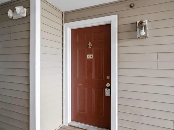 8095 Lacy Dr APT 304, Manassas, VA 20109