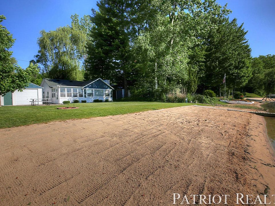 1st image of 16567 Lake Shore Dr NE