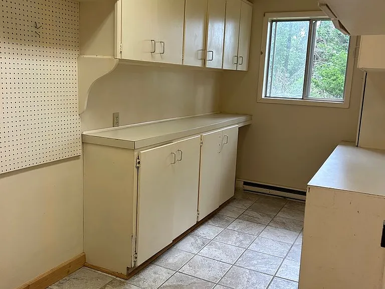 21090 Greycliff Rd — Photo 12