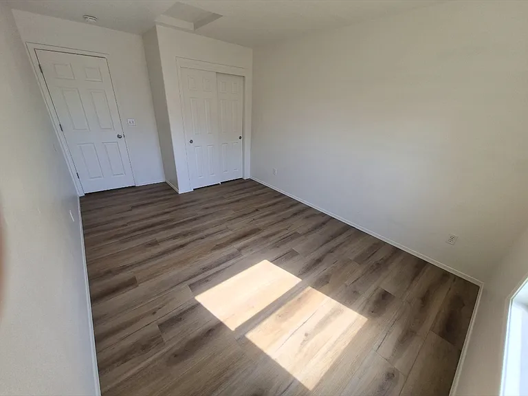 217 Midvale Ave — Photo 12