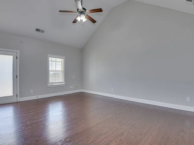 1721 Dunmore Ave — Photo 6