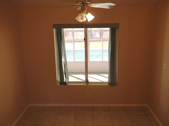4th image of 483 N Scenic Dr W