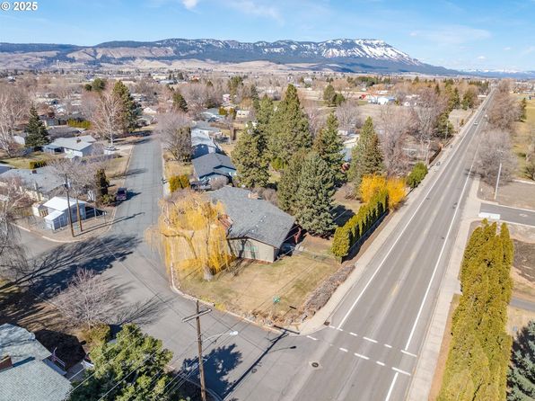 10102 Emily Dr, La Grande, OR 97850