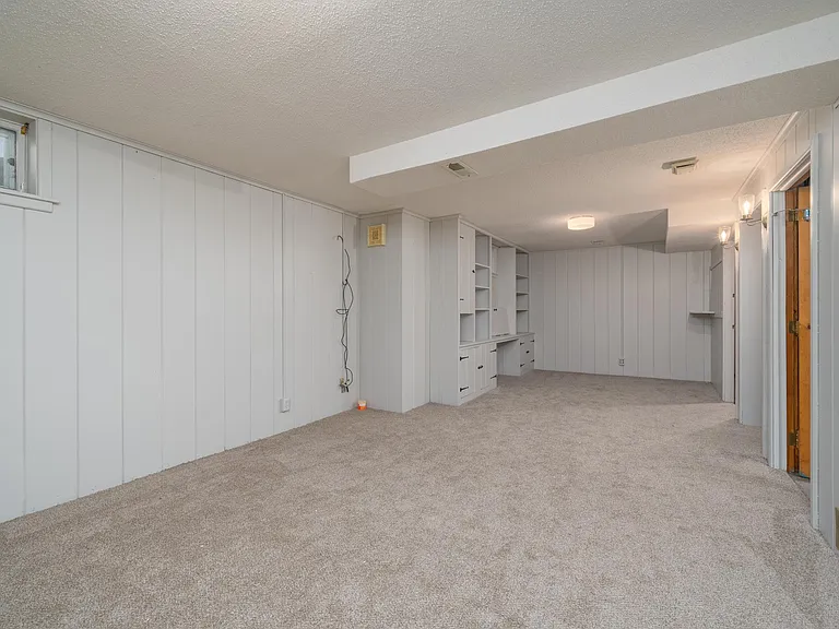 2424 S Center Ave — Photo 16