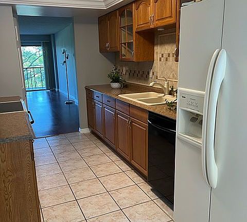 4th image of 3300 Cove Cay Dr Unit 3D