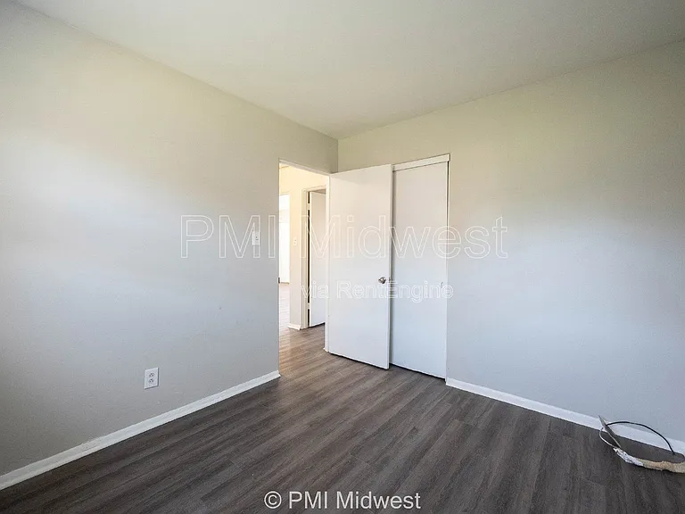 5843 Woodside Dr — Photo 21