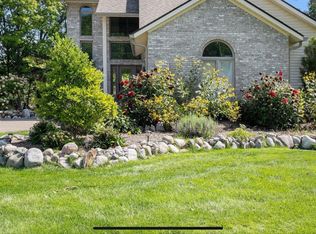 1220 Lake Lane Dr, White Lake, MI 48386