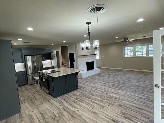 4th image of 511 Holman Ln