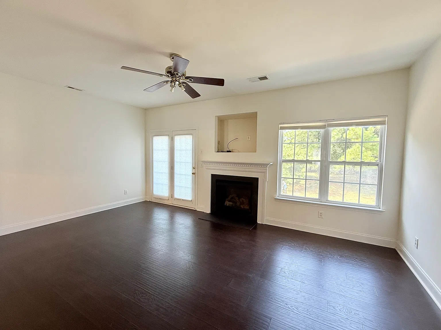4 bed, 3.5 bath, 1868 sqft, $2,200 — Photo 3