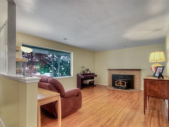 2nd image of 5901 29th St NE