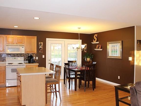 3rd image of 1112 E Pinecrest Ln
