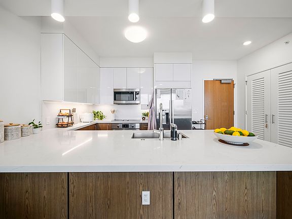 4th image of 629 Keeaumoku St #3810
