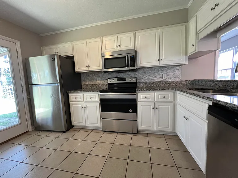 1966 Shoreline Dr — Photo 10