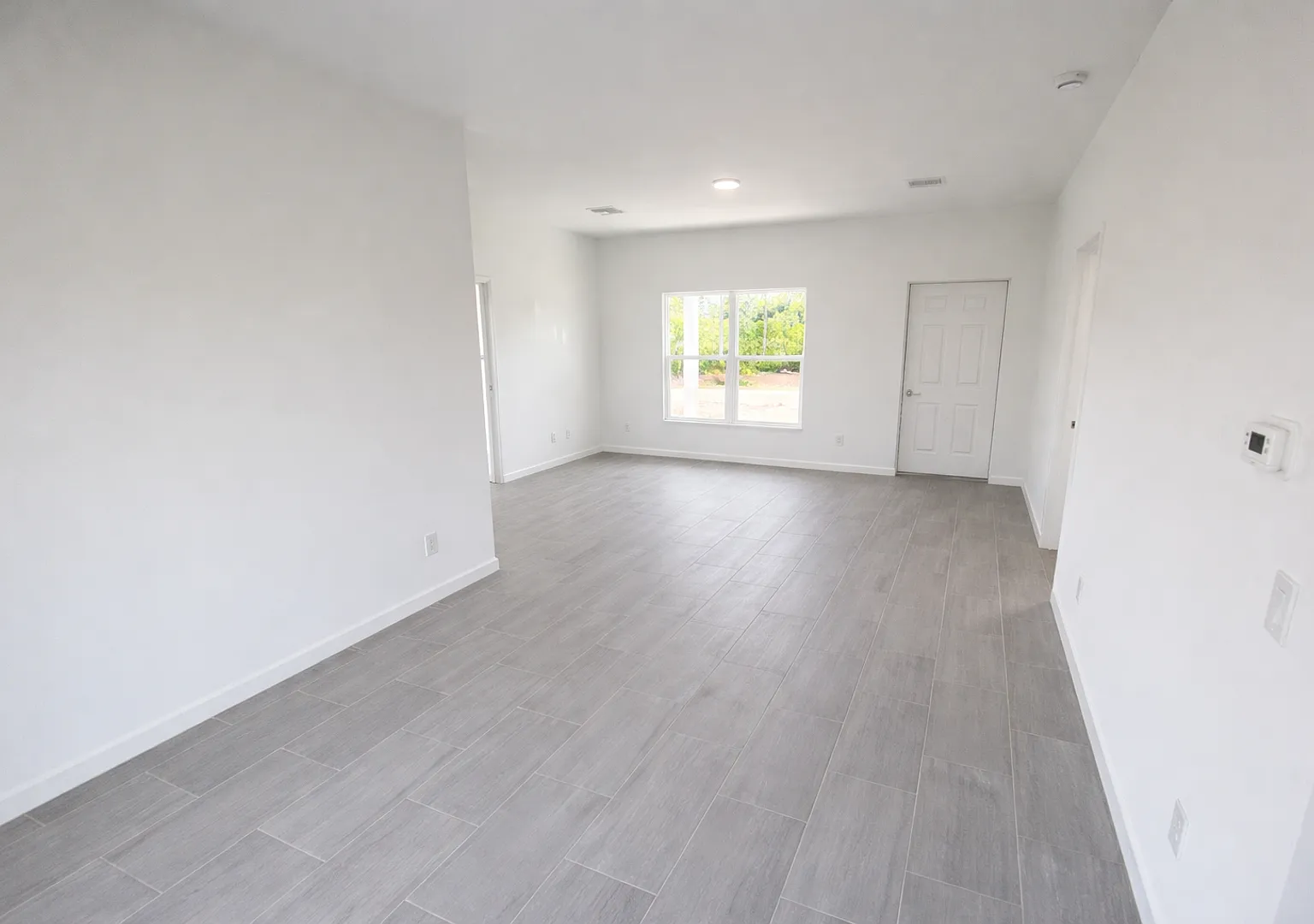 New Construction- Modern 3 Bed / 2 Bath Home In Lehigh Acres — Photo 4