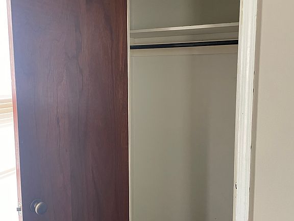 2nd image of 115-117 Shoshone St