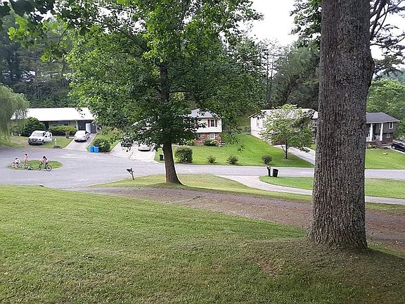 View of the neighborhood 