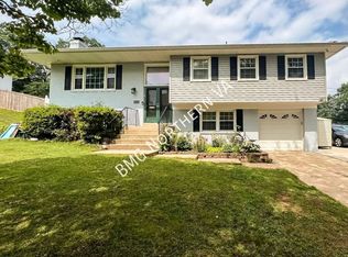 8237 Smithfield Ave, Springfield, VA 22152