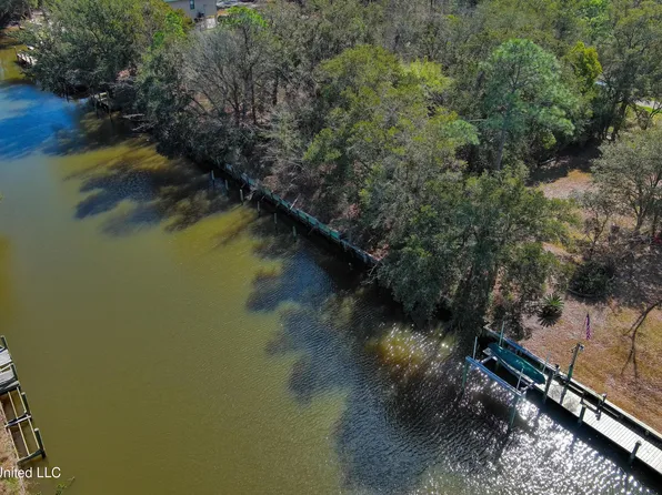 624 5th St #18, Pass Christian, MS 39571