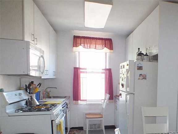 5th image of 16 Main St APT 2V