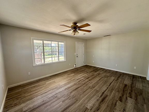 4th image of 544 N 7th Pl