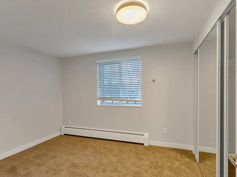 960 South Logan — Photo 14