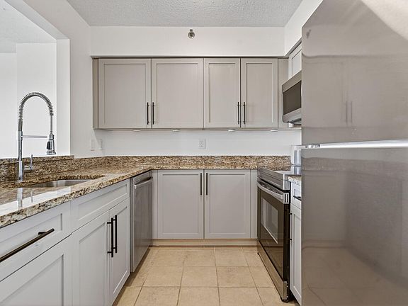 5th image of 10101 Grosvenor Pl APT 614
