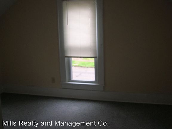 4th image of 402 1/2 E Wheeling St
