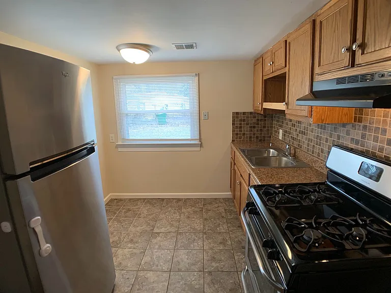 2554 Little St — Photo 3