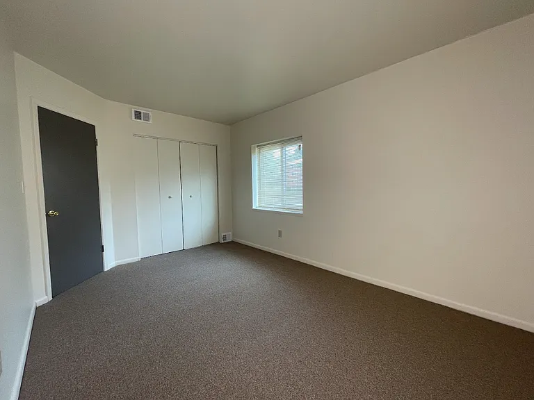 Oak Creek Apartments — Photo 32
