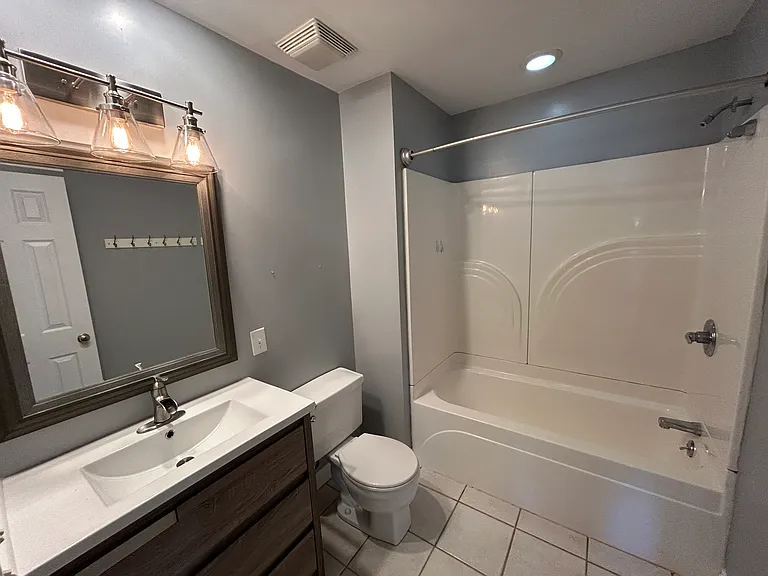 900 Irvin Ave — Photo 4