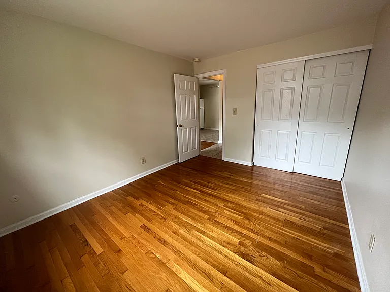 Broadway Court Apartments — Photo 5