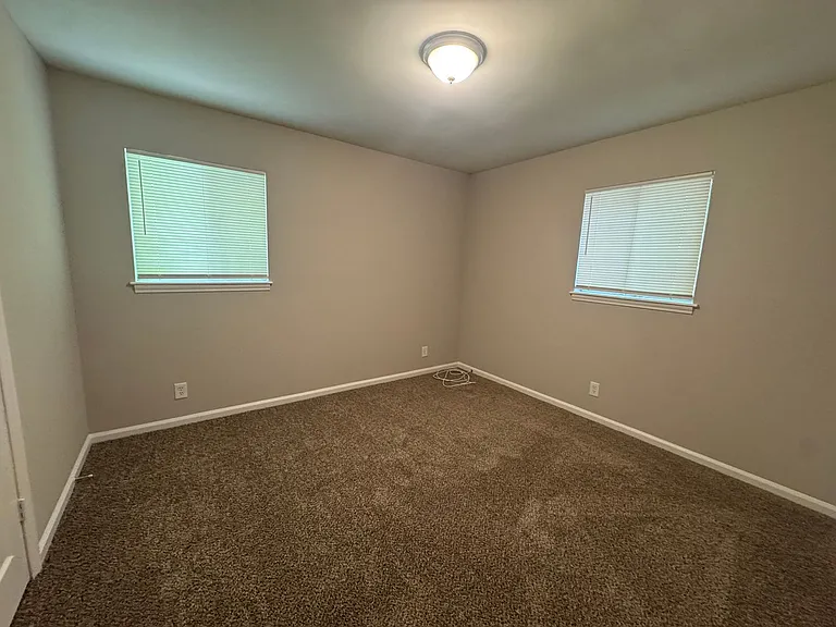 2304 Lincoln St — Photo 3