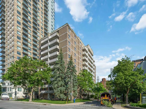 110 Forward Ave #203, Ottawa, ON K1Y 4S9
