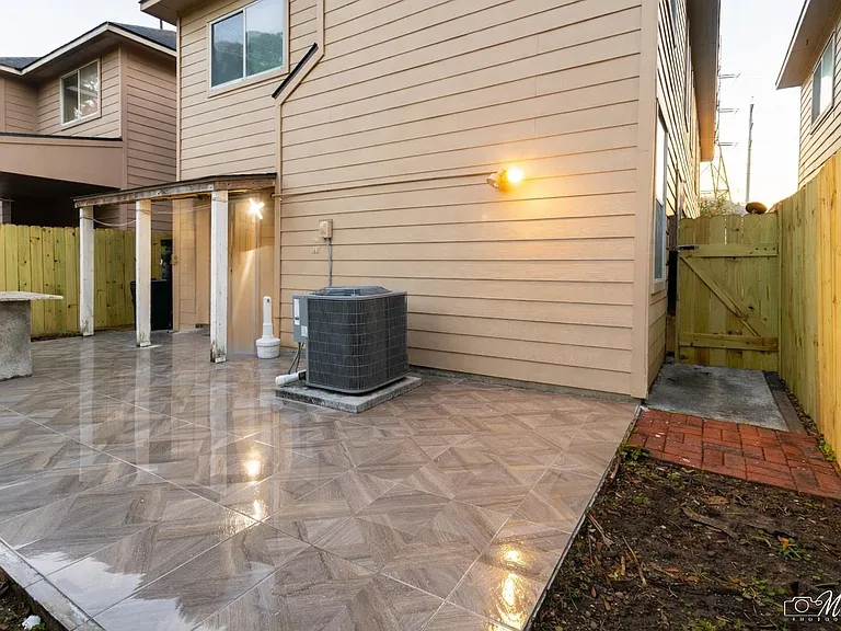 10904 Panther Ct — Photo 24