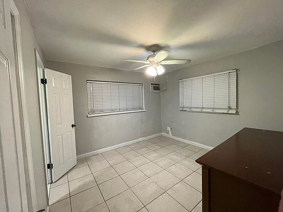 4th image of 105 SE 15th St APT A