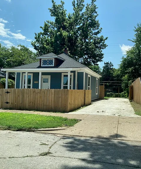 1514 W Archer St — Photo 2