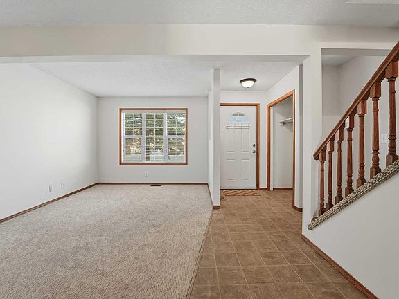 4th image of 2 Davis Close