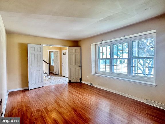 3rd image of 108 Griffith Ct