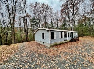 108 Mountain Ash Dr, Shohola, PA 18458