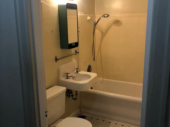 2nd image of 516 Bellevue Ave E #101