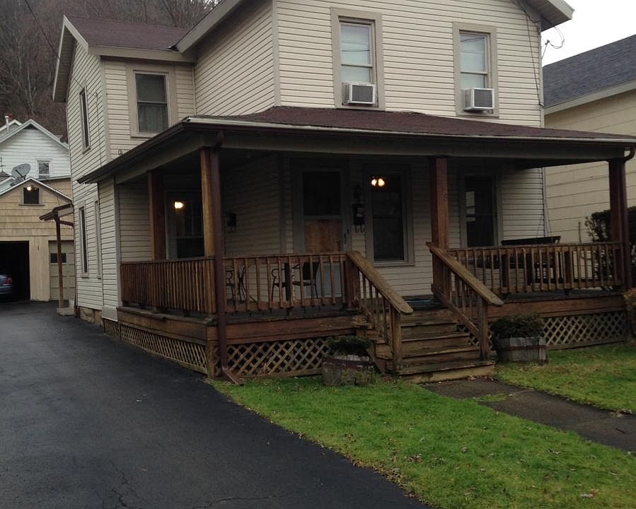 Front poch and driveway